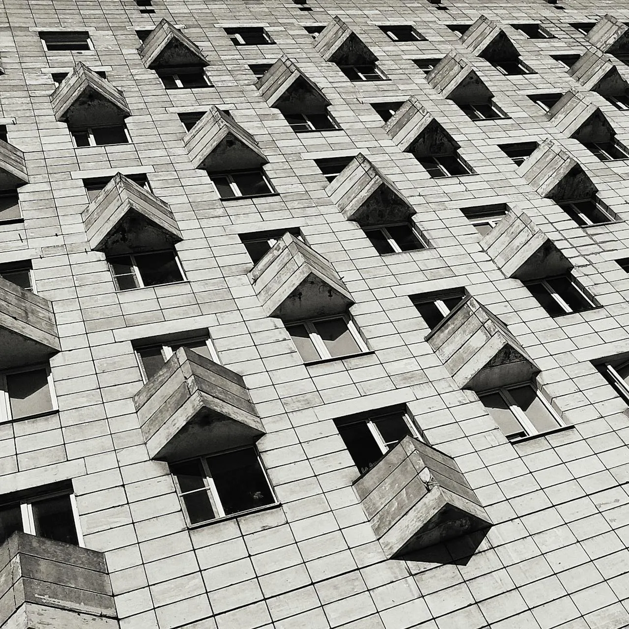 Desarrollo boutique en Tulum con terraza y alberca rodeada de vegetacion