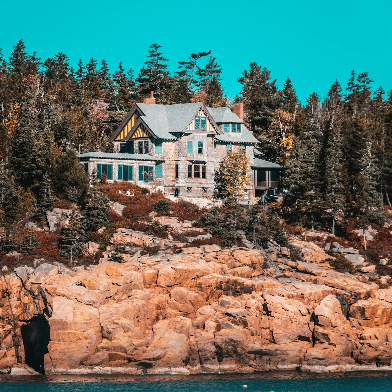 Residencia en Tulum con patio y arquitectura tropical contemporanea